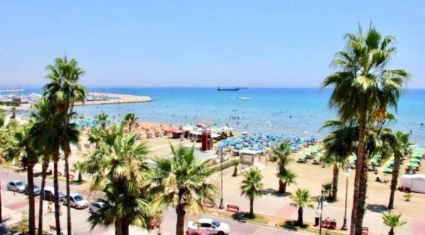 شقة لارنكا  في Top Floor Sea View Finikoudes Carisa Ithaki Court المظهر الخارجي الصورة